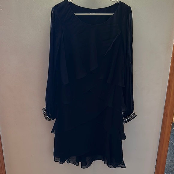 Plus size Black dress - Picture 2 of 5